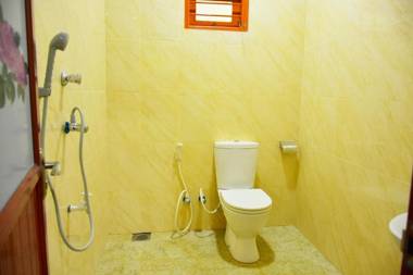 Canal Side Safari Resort