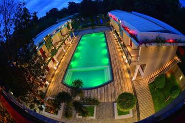 Royal Reach Safari Resort