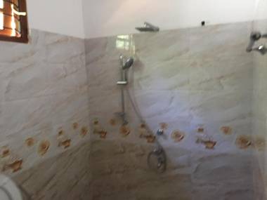 SUNRISE SAFARI HOUSE