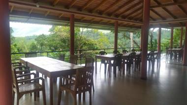 Mount Crest Inn Deniyaya