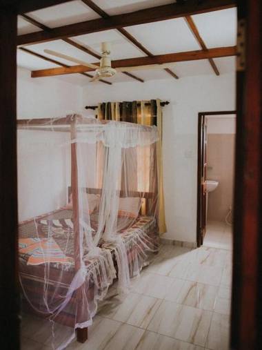 The Wave Surf Inn Midigama