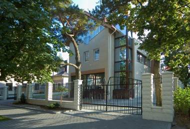 Guest House & Villa Astoma