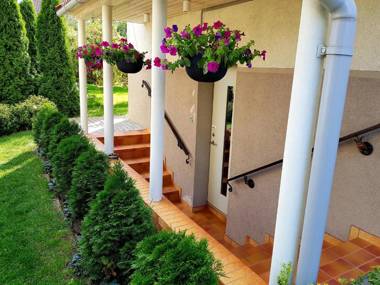 Deluxe Jacuzzi Apartment