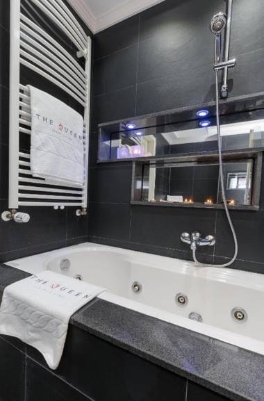 The Queen Luxury Apartments - Villa Giada