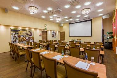 Avalon Hotel & Conferences