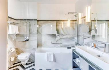 Grand Poet Hotel and SPA by Semarah