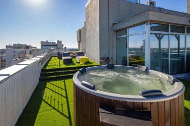 Skyhouse Riga Private Penthouse and SPA