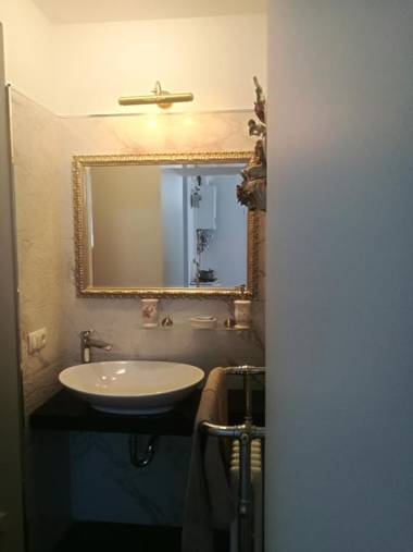 Golden Amber Apartment