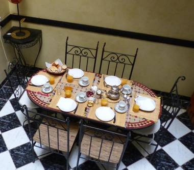 Riad Les Portes De La Medina