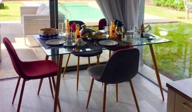 Palms Edge Villas avec Piscine & Jardin Privés