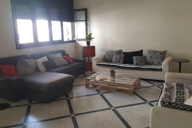 Chambre mignonne avec petite terrasse