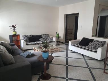 Chambre mignonne avec petite terrasse