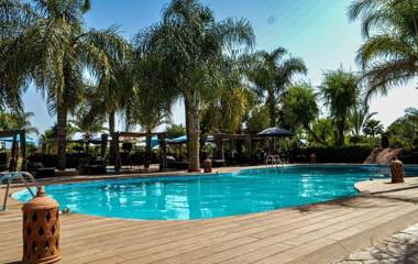 Villa Danwee - 8 bedroom house with swimming pool road from Fez to Marrakech