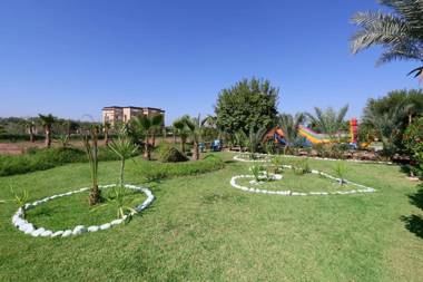 Villa Danwee - 8 bedroom house with swimming pool road from Fez to Marrakech