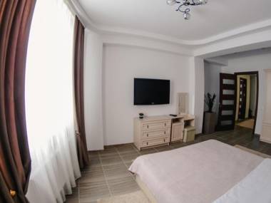 1 Bedroom Flat near Shopping Malldova!