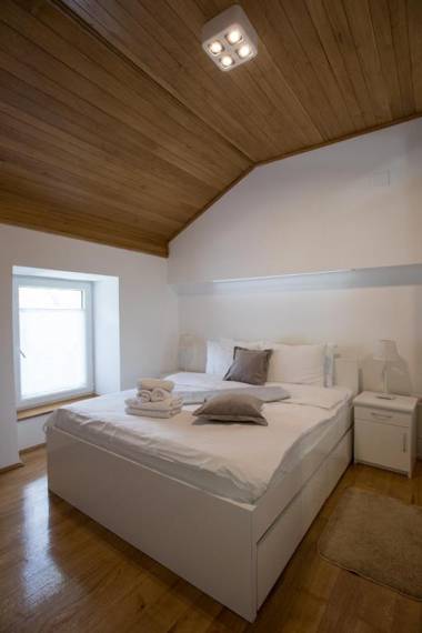 Seven Hills Duplex Eco-Cottage