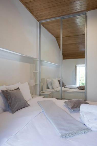 Seven Hills Duplex Eco-Cottage