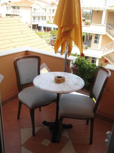 "HOLIDAY" apartments & rooms