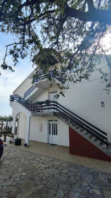 Apartments Andrović