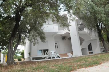 Montebello Inn apartments