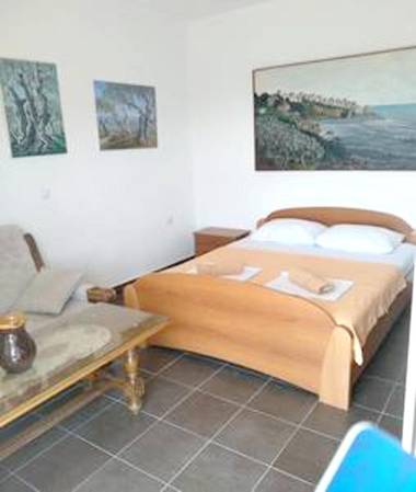 2 bedrooms appartement with sea view enclosed garden and wifi at Ulcinj 1 km away from the beach