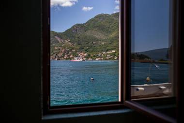 Romeo And Juliet Apartments