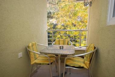 BMV room for 2-3 with greenery view