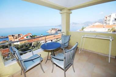 BMV room 2 with west island view