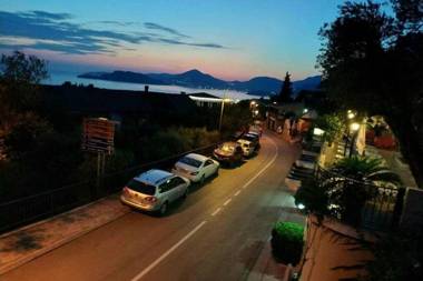 BMV room 2 with west island view