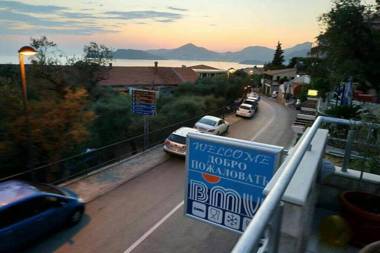 BMV room 2 with west island view