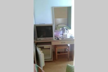 BMV room 2 with west island view