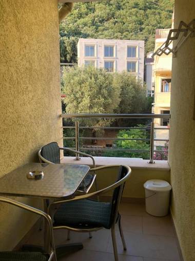 BMV TRIPLE ROOM WITH BALCONY