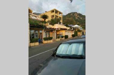 BMV TRIPLE ROOM WITH BALCONY