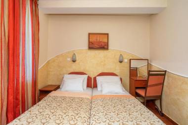 Apartments Pod Lozom with Seaview