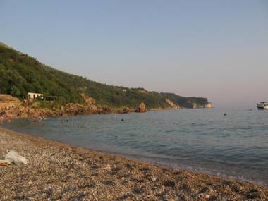 Reževići Apartments