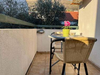 Apartments and Room MV