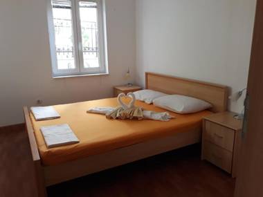 Apartments Franićević