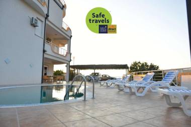 Belvedere Apartments with Seaview