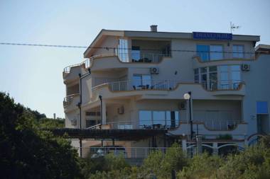Belvedere Apartments with Seaview