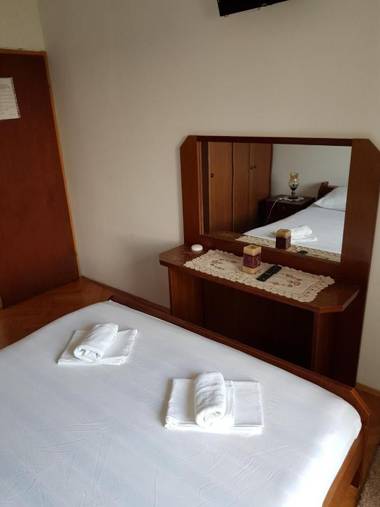 Sobe i apartmani Marović