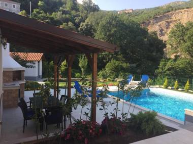 Apartments Gvozdenovic