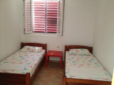 Apartman Sutomore 8 osoba
