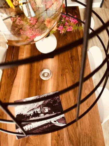 Three Dots by Todorovic Family