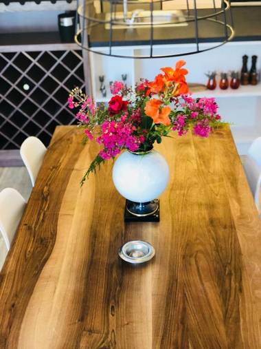 Three Dots by Todorovic Family