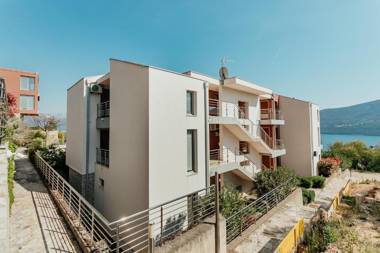 Acacia summer holiday