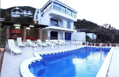 Villa Sea-N-Sun 7 bedrooms & Pool nearby Portonovi Marina.