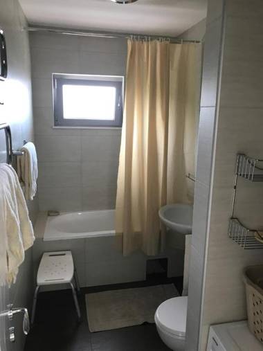 Acacia Hill Apartment C01