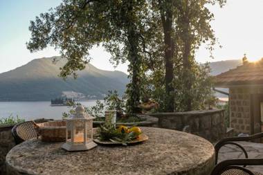 Villa & Apartments Perasto