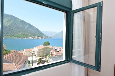 ROOMS & APARTMENTS DOBROTSKI DVORI