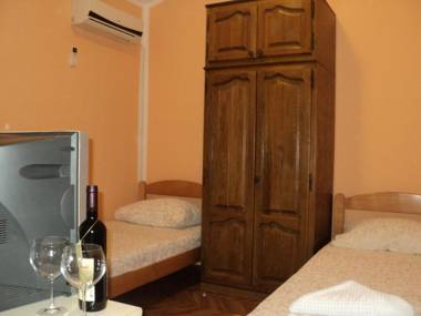 Apartments Škaljari